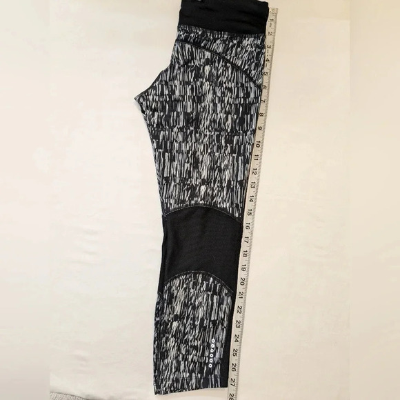 Nike women's graphic DRI-FIT tight running Capri leggings, size XS , black/white - Picture 9 of 10